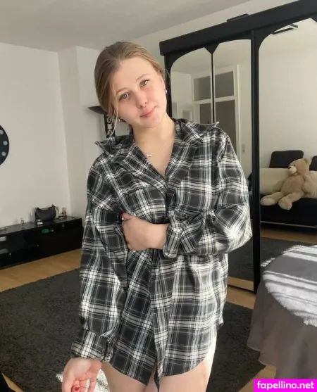 Tinaaa2410 OnlyFans Thumbnail #BPZgyqOxuB