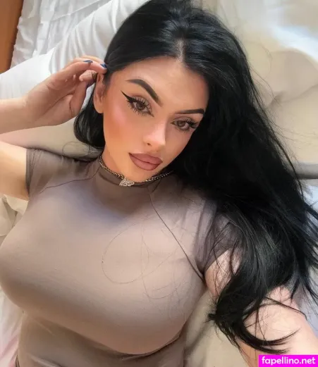 Tinachrisssss 1 OnlyFans Thumbnail #71EYzr5Nb2