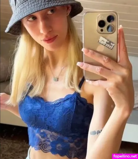 Tinycoleselina Main Profile Photo