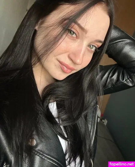 Tinylia OnlyFans Thumbnail #OomWoXstYD