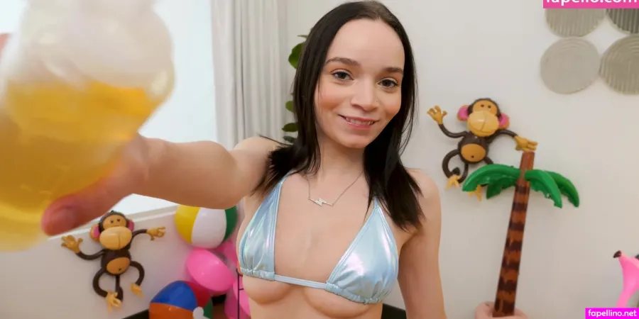 Tinyselina Main Profile Photo