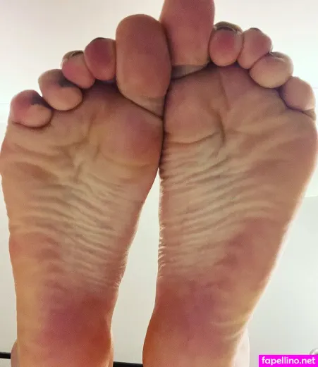 Tippystastytoes OnlyFans Thumbnail #eCWHvxaaGg