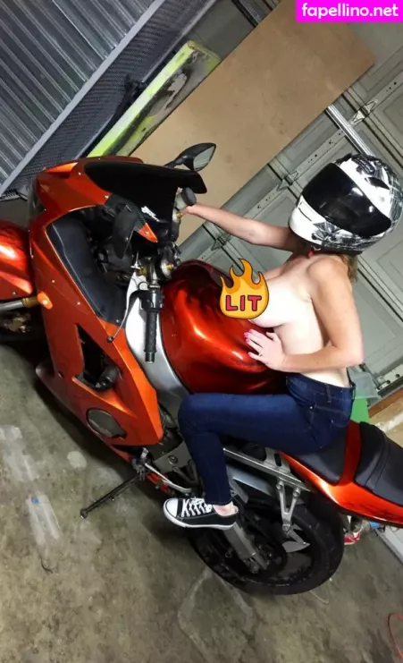 Tittyqueen77 OnlyFans Thumbnail #sr89GMhIkp