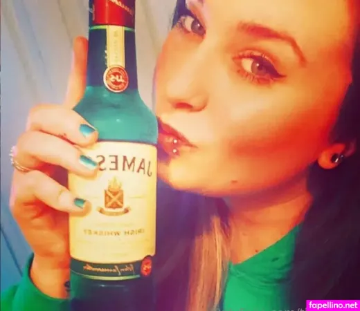 Tittytiff23 Main Profile Photo