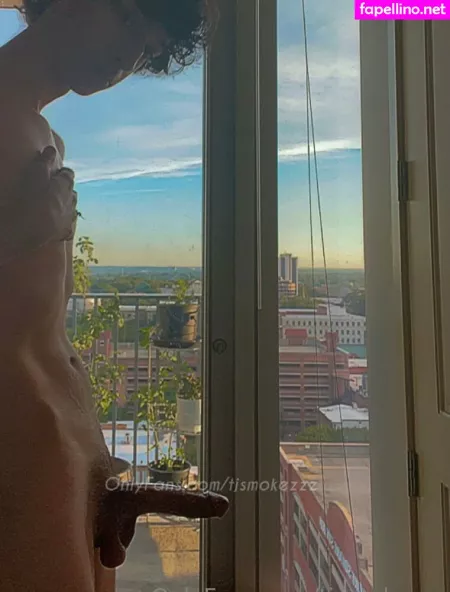 Tjsmokezzz OnlyFans Thumbnail #KiMzLbLl2B