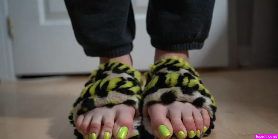 Toetallydevine OnlyFans Thumbnail #s0F7DPtLhW