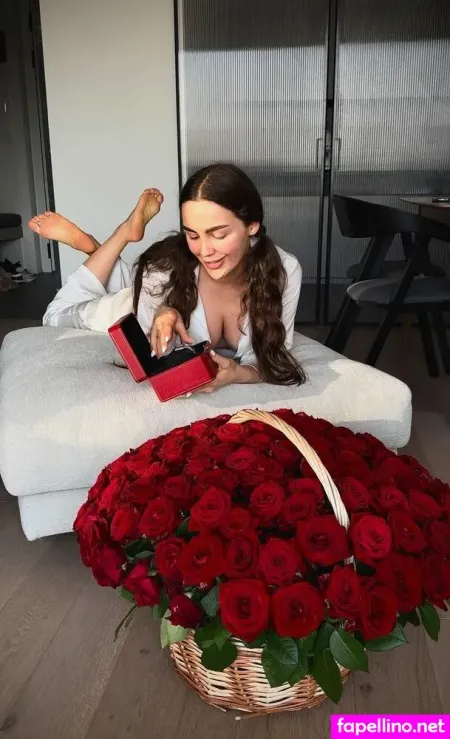 Toma Zhdanova OnlyFans Thumbnail #GHHUdx2Wsi