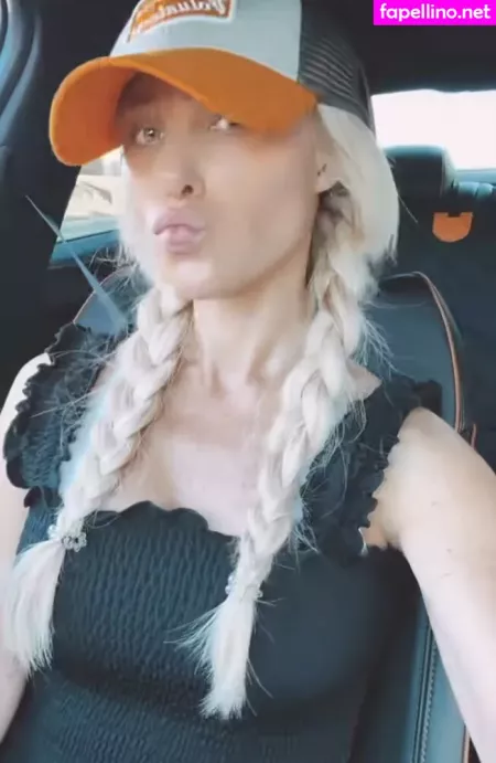 Tomi Lahren OnlyFans Thumbnail #egHQHdRAp4