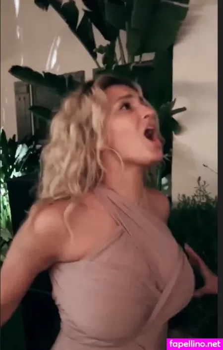 Tori Kelly OnlyFans Thumbnail #9UVrTTvoLj