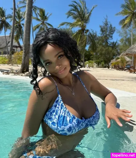 Tosyandra OnlyFans Thumbnail #X9AjO4Rscx