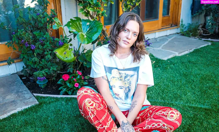Tove Lo OnlyFans Thumbnail #bIeHkbNmrs