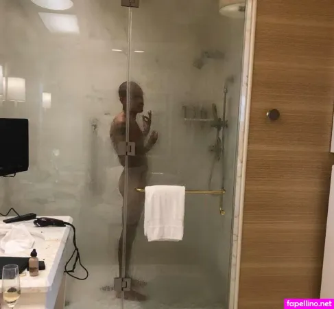 Traceeellisross OnlyFans Thumbnail #kzwNob7eRW