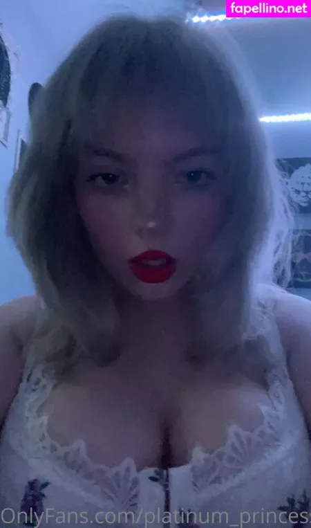Trap House Mom 1 OnlyFans Thumbnail #MIytRfclbr