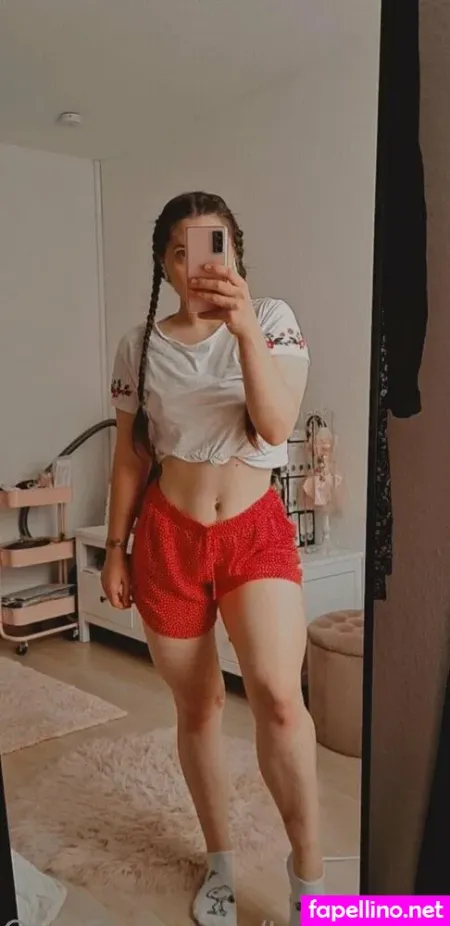 Treta Ghunberg OnlyFans Thumbnail #DThhp3GlYY