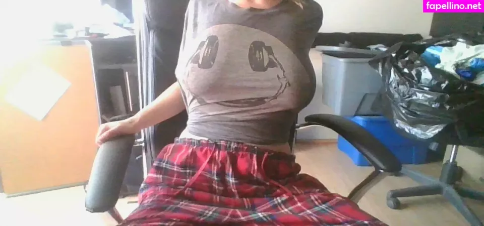 Trippylittlehippi OnlyFans Thumbnail #9N1NNjZhbv