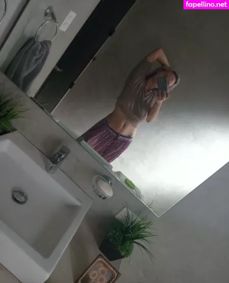 Trippylittlehippi OnlyFans Thumbnail #fLCMGrAZax