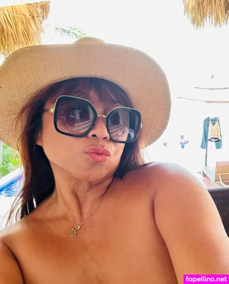 Tropical Island Girl 4 U OnlyFans Thumbnail #96515aR8OM