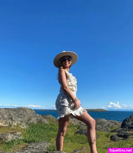 Tropicalrosie OnlyFans Thumbnail #RviYyvDogl