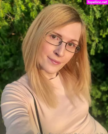 Ts Avy White OnlyFans Thumbnail #wX0HFnJEus