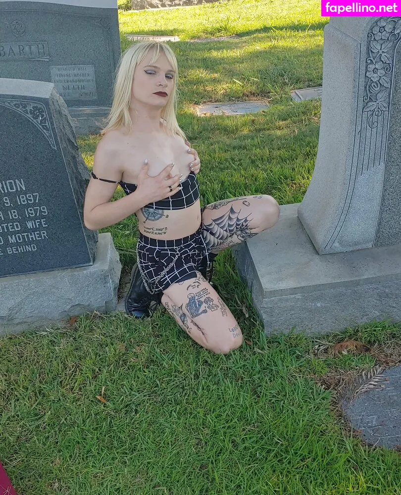 Snow, ts_queen, ts_snowqueen Nude Leaked OnlyFans Photo #9IaA4PR42d