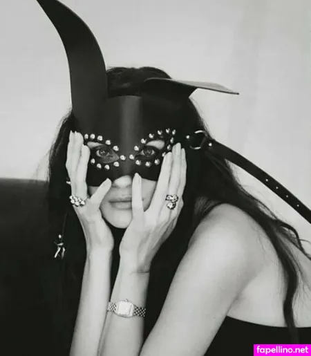 Tuba Buyukustun OnlyFans Thumbnail #0FGlH4UJed