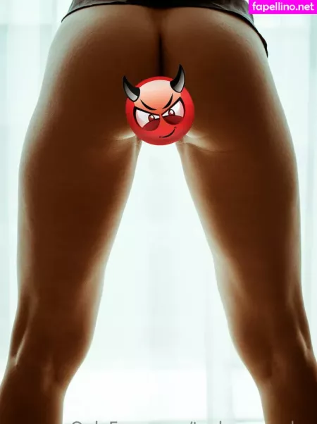 Tushy Snuggles OnlyFans Thumbnail #9Xf1njinS0