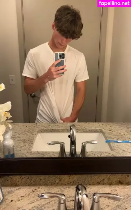 Twentoofree OnlyFans Thumbnail #Ek9vlnbG1R