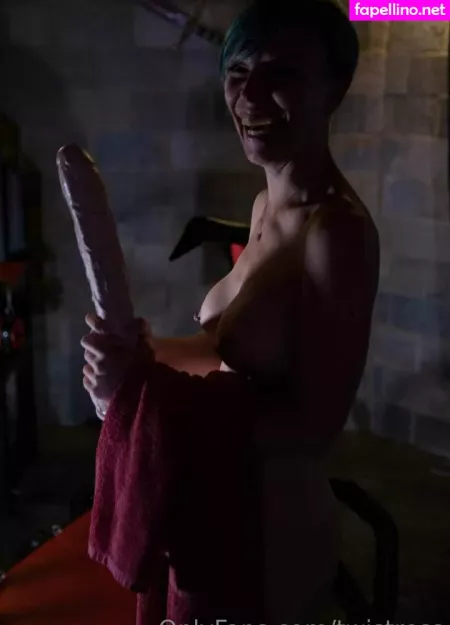 Twistress OnlyFans Thumbnail #8uIuES8fPq