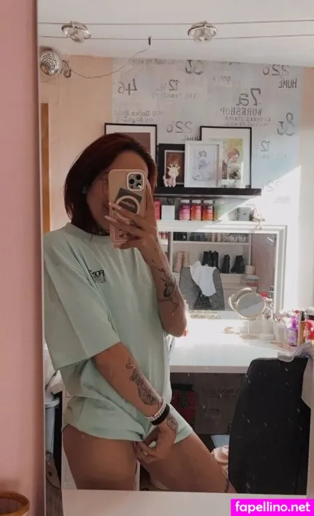 Typicallaurasophie OnlyFans Thumbnail #4cuG6t2e6R