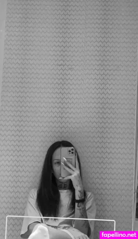 Typicallaurasophie OnlyFans Thumbnail #UzBENBzmOh