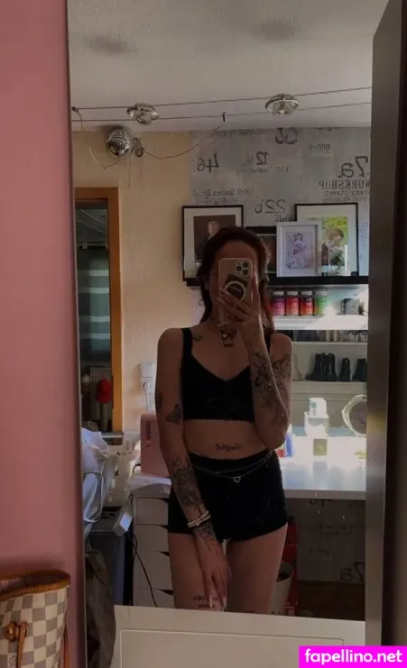 Typicallaurasophie OnlyFans Thumbnail #ank1H21WuP