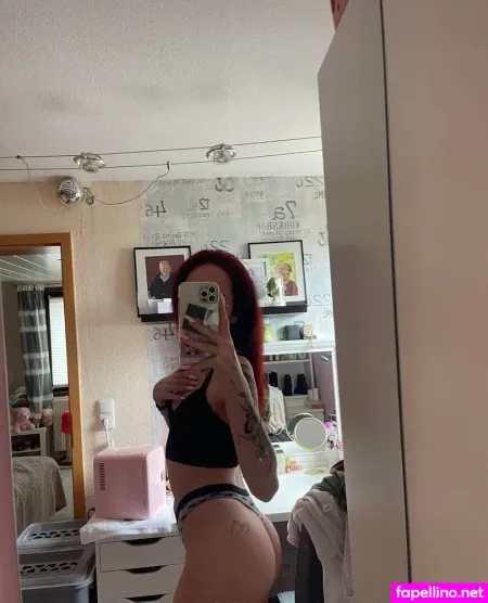 Typicallaurasophie OnlyFans Thumbnail #brDRSBjr0T