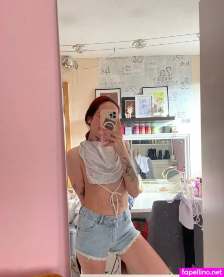 Typicallaurasophie OnlyFans Thumbnail #qGqIDFwJSl