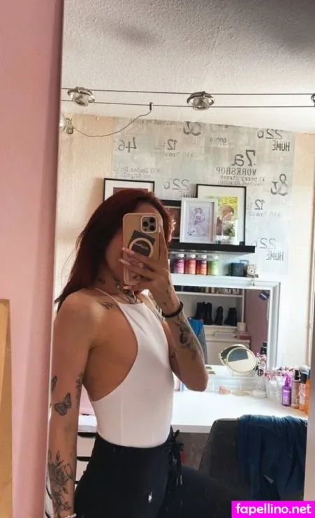 Typicallaurasophie OnlyFans Thumbnail #t7dOjaJkix