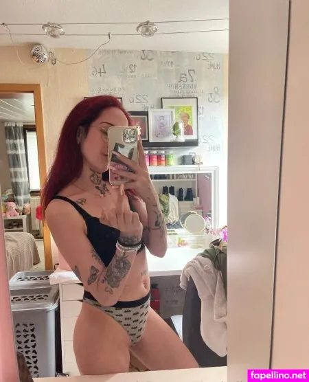 Typicallaurasophie OnlyFans Thumbnail #yunRjqrSDD