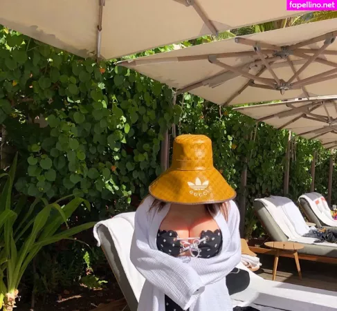 Ueleelee OnlyFans Thumbnail #HMmXQjDX5j