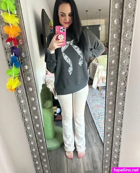 Ughughughx3 OnlyFans Thumbnail #8mIaFR6k8y