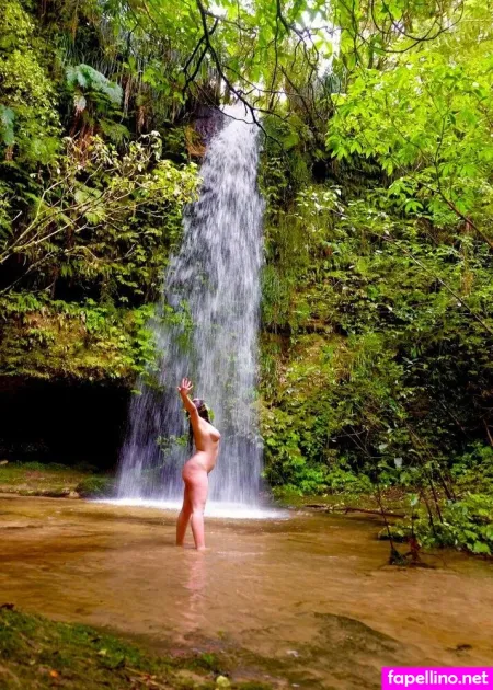Uhotwifepriya OnlyFans Thumbnail #9tYMip1r44