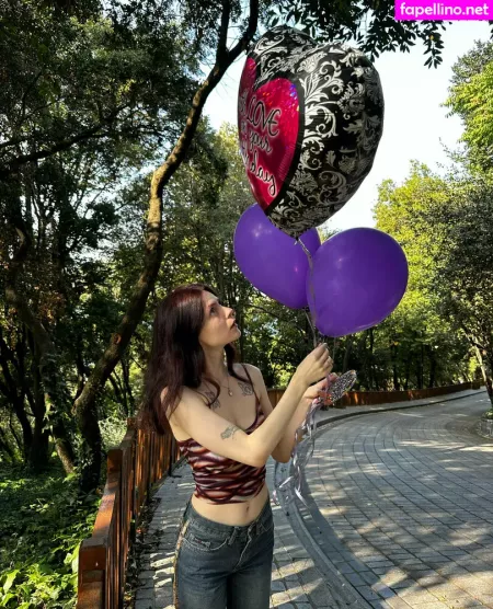 Umermaidskiss 2 OnlyFans Thumbnail #KsMVBb6NCg
