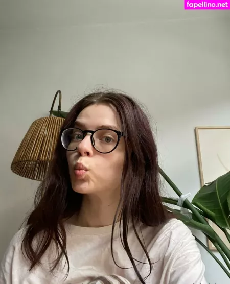 Umermaidskiss 2 OnlyFans Thumbnail #UBnA6tL8yQ