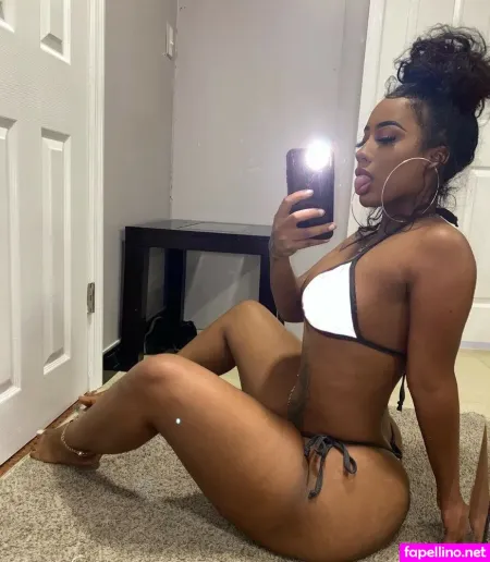 Underratedlee OnlyFans Thumbnail #yc7qD7Opjq