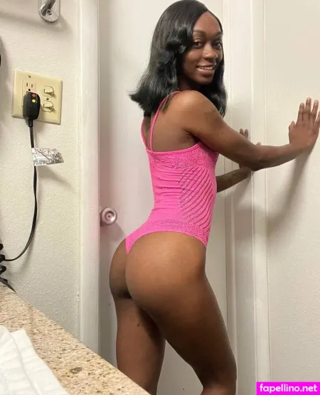 Uniqueeumami OnlyFans Thumbnail #lv9oaPaaAJ