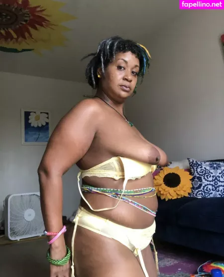 Universallovvvve OnlyFans Thumbnail #EwA8axuHsf
