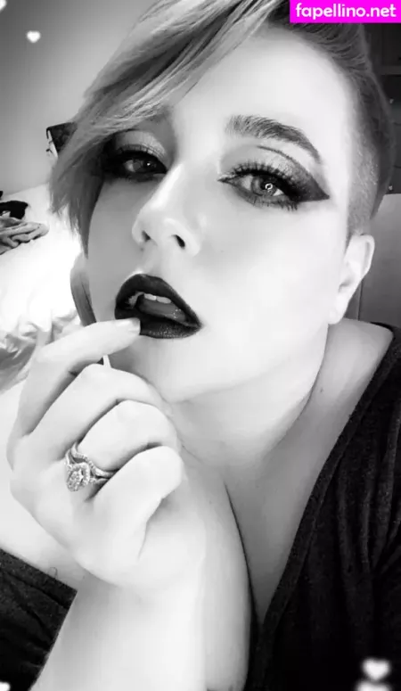 Unsupervised Housewife OnlyFans Thumbnail #FYIdkHaAtO