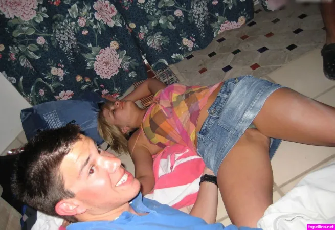 Upskirt Candids OnlyFans Thumbnail #U3CtwogQTD
