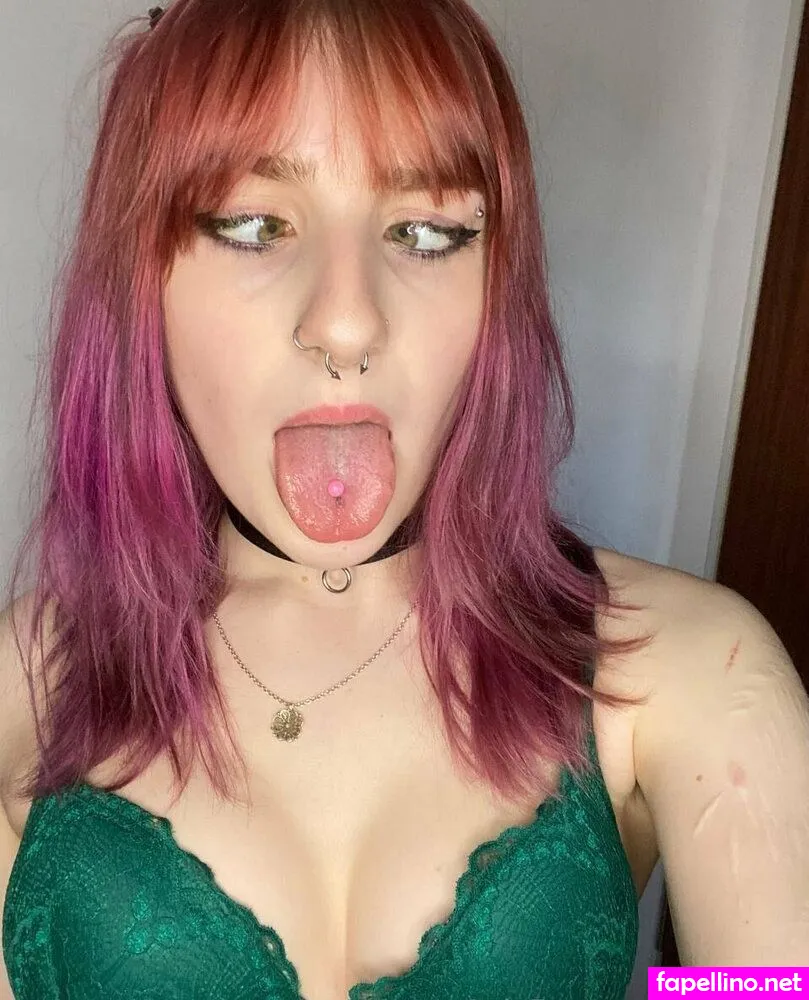 ur_favourite_kitten, ur_kitten_liv Nude Leaked OnlyFans Photo #0EmRASk2TG