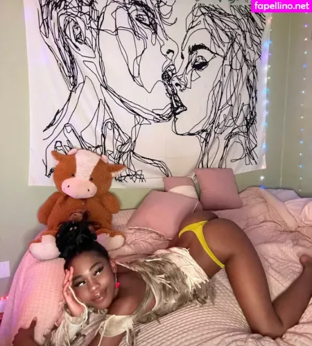 Urfavgirlfriend OnlyFans Thumbnail #WDi9dUR4Qv