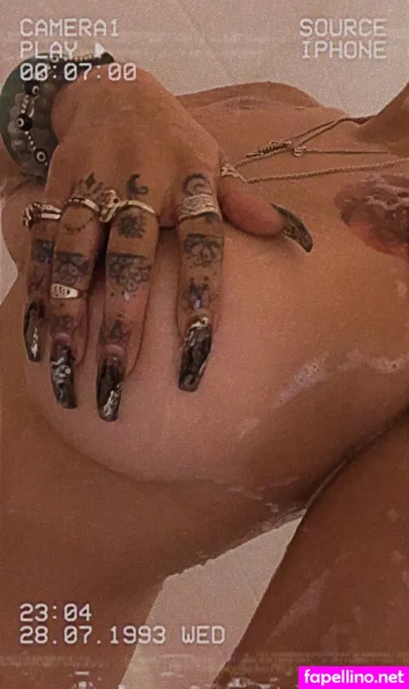Urfavoritexwife OnlyFans Thumbnail #771dwnTpSx
