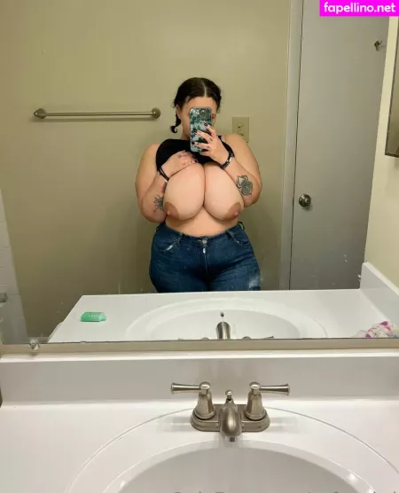 Urfavvbri OnlyFans Thumbnail #XiHntWd2XC