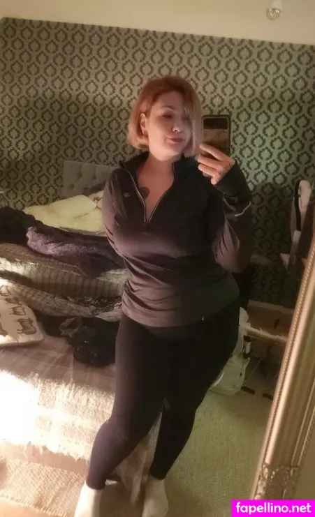 Urgirlcharming OnlyFans Thumbnail #4d5zH8Pfv2